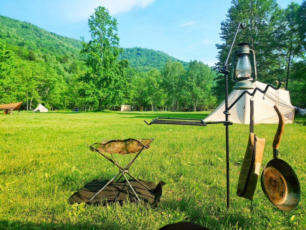 キャンプでおすすめのランタンスタンド6選その場で作れるDIY方法も紹介Domani