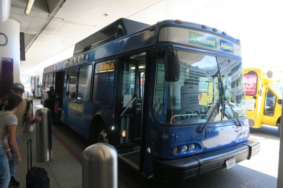 ロサンゼルスでレンタカー！空港送迎付き、格安のあおいレンタカーロサンゼルス留学情報館