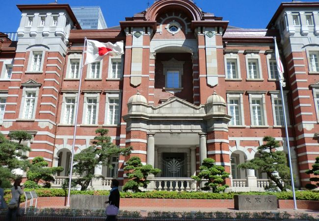 東京駅の赤レンガを原寸大で再現した22cmのケーキ、ベルン「レンガのお菓子」を食べてみた - GIGAZINE