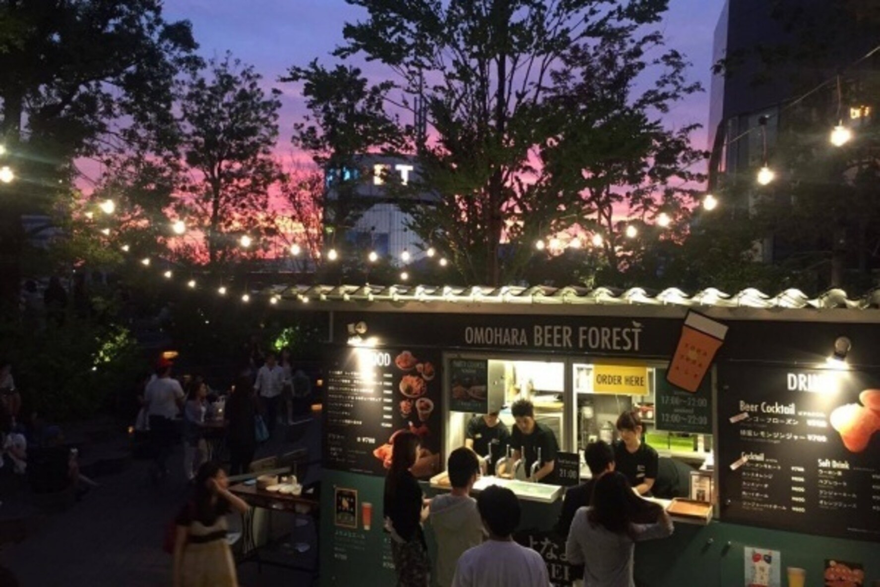 ☁️ ワンちゃんと過ごせるテラス席は大変人気ございます！ 当店のテラス席は雨風よけの屋根を設置しておりますので突然の雨でも安心してお過ごしいただけます。 ランチタイムは混みやすくございますので お早めにご予約をお勧めいたします🍽️