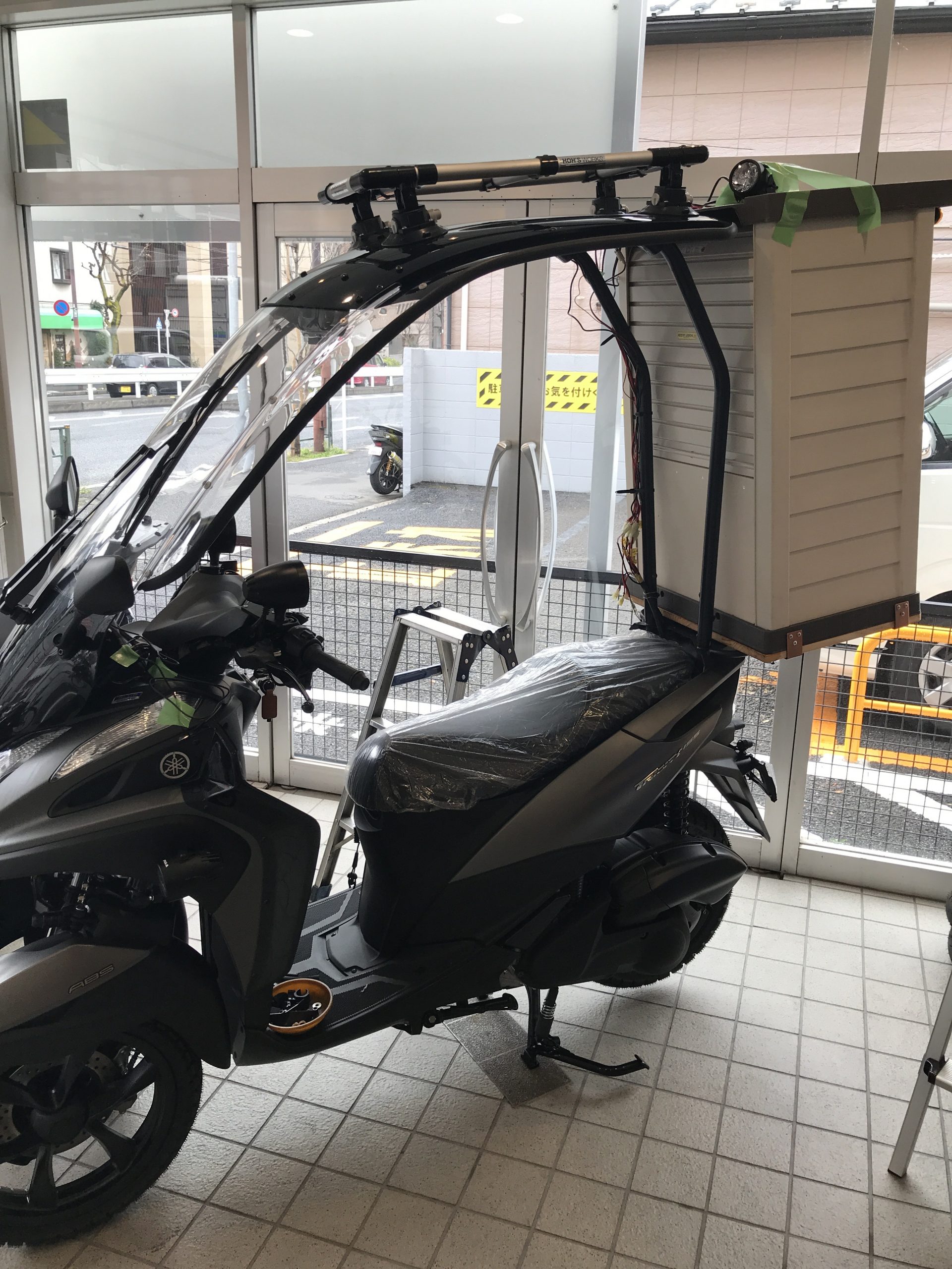 トリシティ300ルーフ