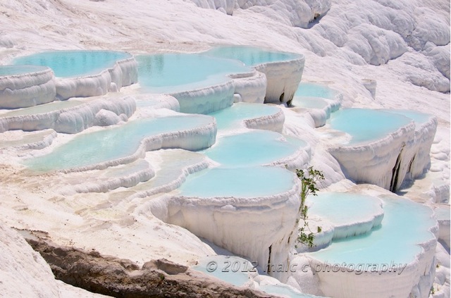トルコパムッカレ 温泉の枯渇に悩む、一生に一度は見たい絶景と古代ローマの巨大遺跡世界一周ハネムーン18 - YouTube