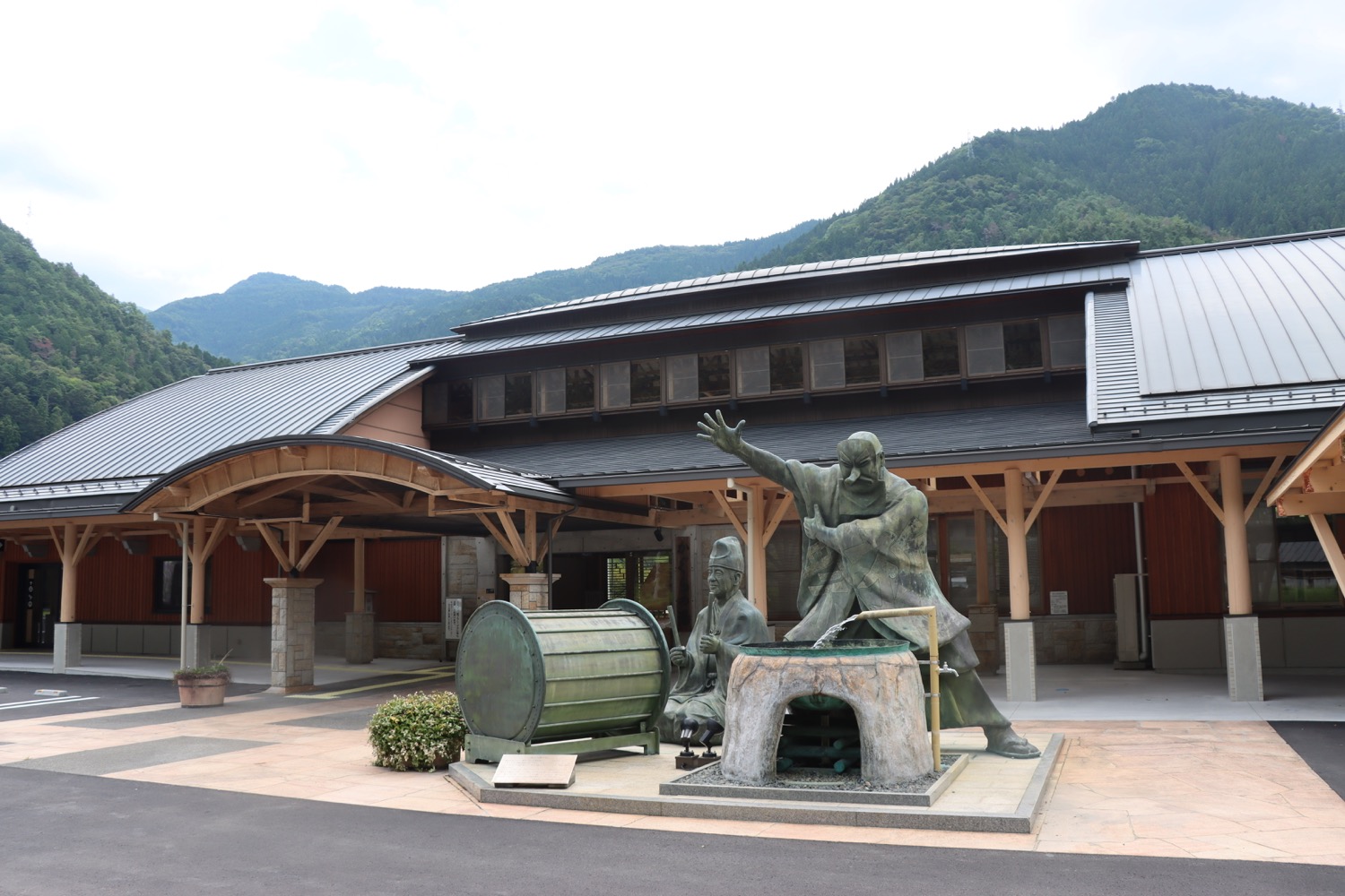 道の駅 遠山郷 かぐらの湯南信州ナビ長野県南部の観光ガイド飯田市と周辺地域のくだもの狩り・桜・温泉・川下り等