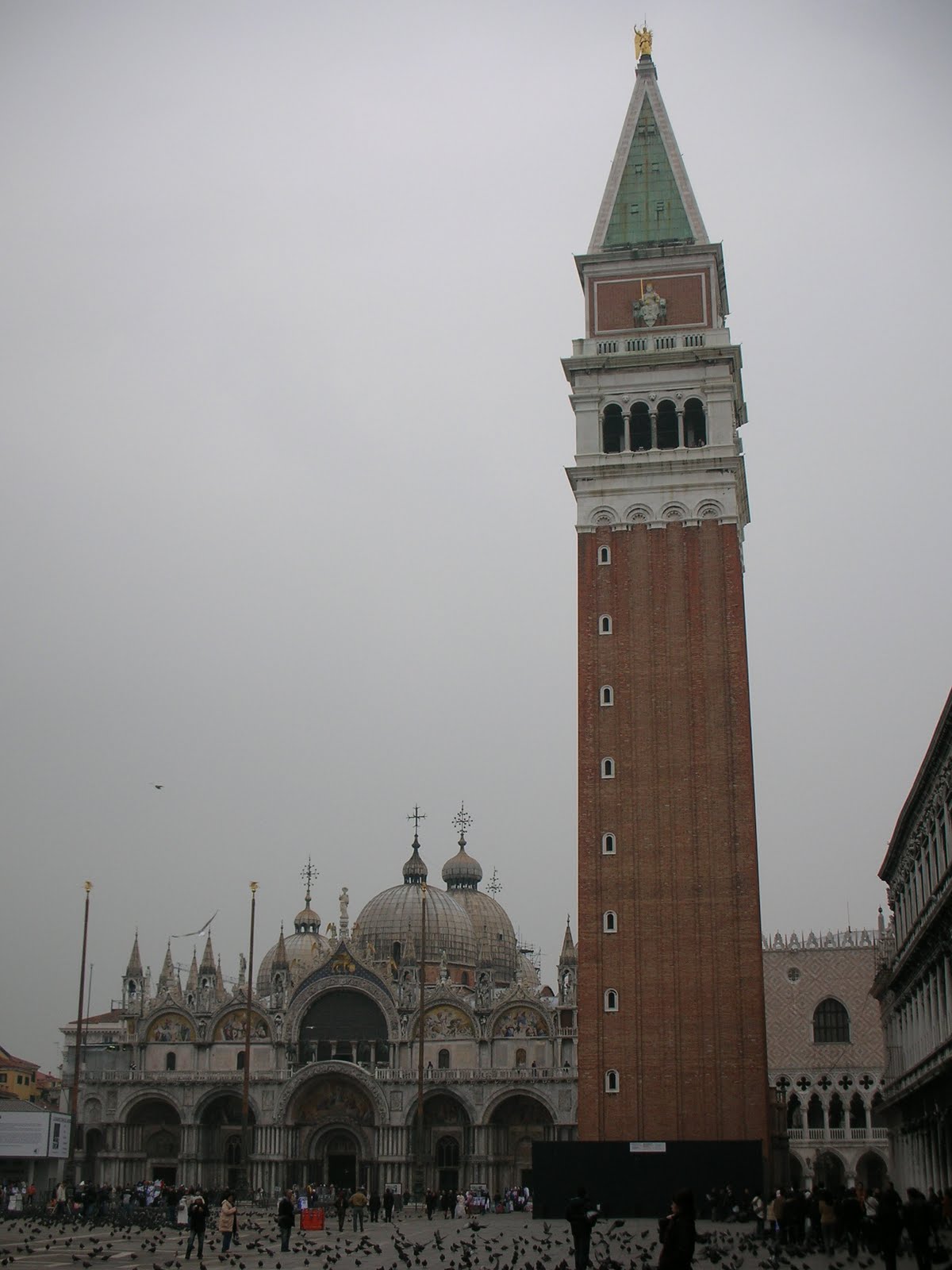 美しい水の都ヴェネツィアを楽しく過ごす観光ガイド「サンマルコ広場編」lade