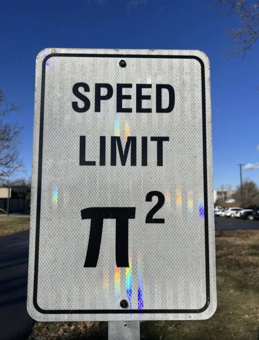 日本では到底考えられない海外の危険・禁止標識いろいろ - GIGAZINE