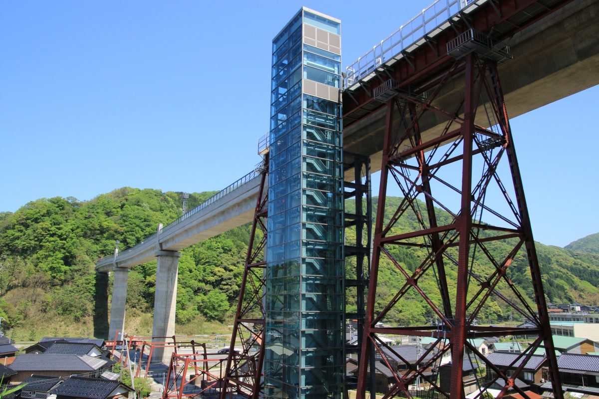 空中列車が行き交う橋梁が息づく町・余部を歩く但馬の情報発信ポータルサイト「但馬情報特急」