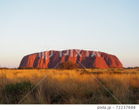 地球のへそ オーストラリア ウルルの写真素材 -