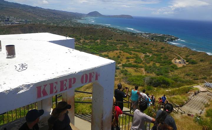 ハワイ・ダイヤモンドヘッド初心者ガイド2025年最新、 予約方法・料金・行き方・服装など