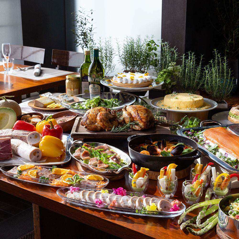 六本木ヒルズ森タワー高層階のいちご×チョコレートアフタヌーンティー。驚きの6段スタンドで登場 - OZmall