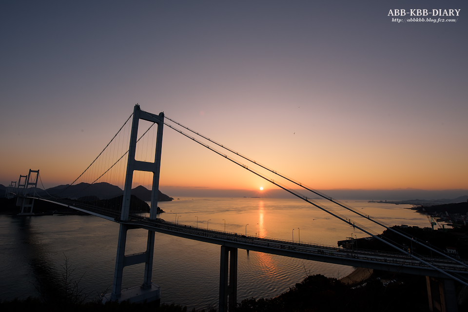 初日の出を見る人々亀老山展望公園 愛媛県今治市 大島 来島海峡の写真素材71307128-