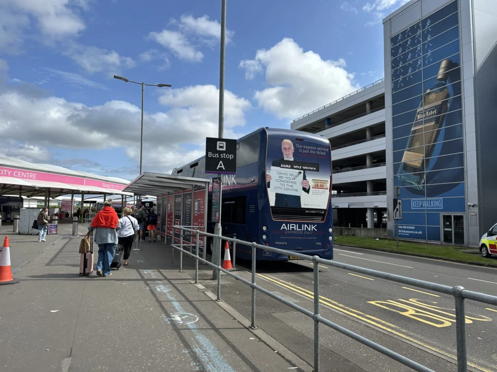 エジンバラ空港と市内へのアクセス方法 - HowTravel