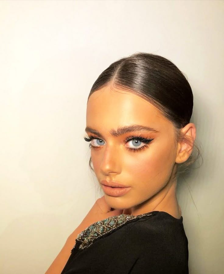 36 Yael Shelbia Stock Photos,