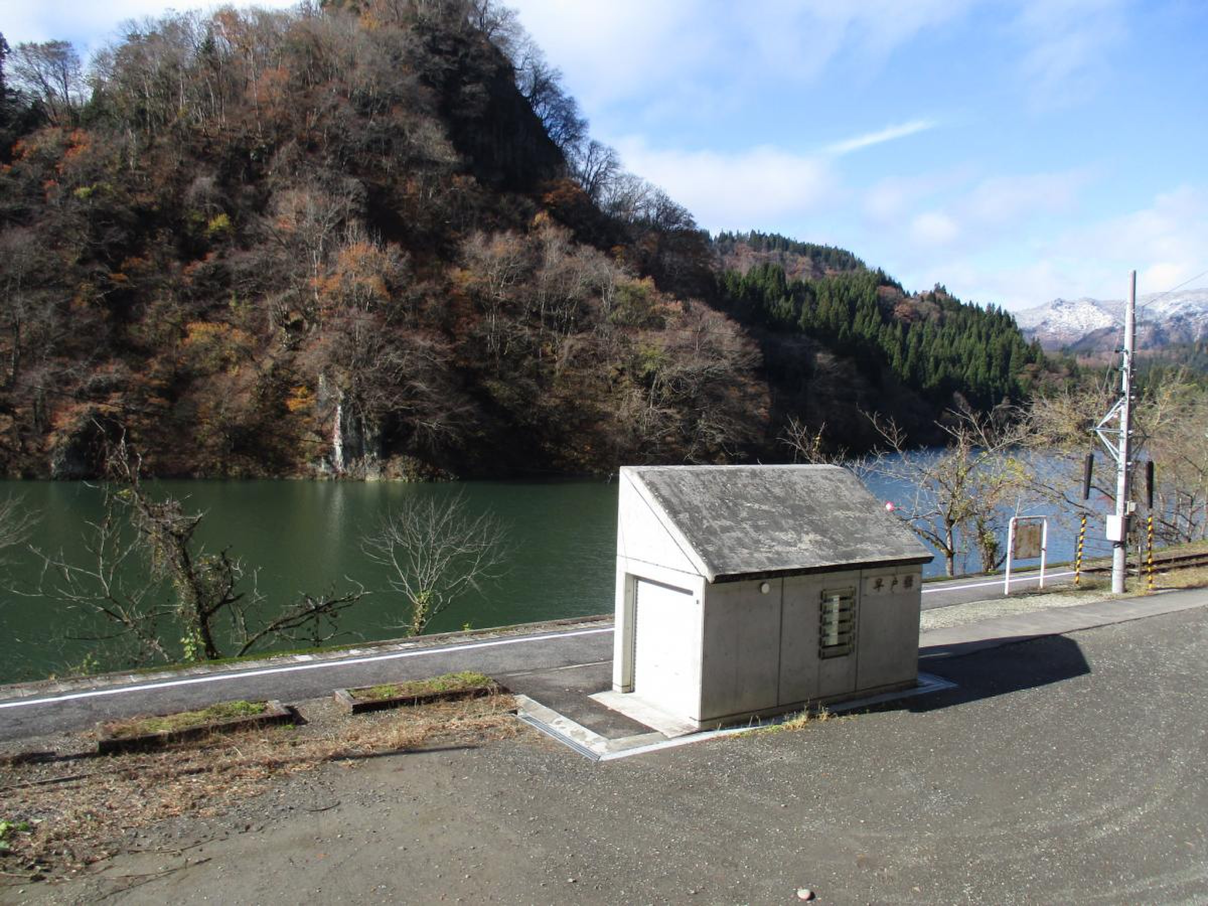 tomo.K. 〜ある日の只見線〜ある日の只見線。 眼鏡橋と新緑と。 早戸駅付近。福島県・奥会津：2024.4.下旬.只見線只見線沿線風景ローカル線風景写真鉄道風景写真鉄道写真福島県奥会津撮り鉄極上の会津Loves_NipponInstagram