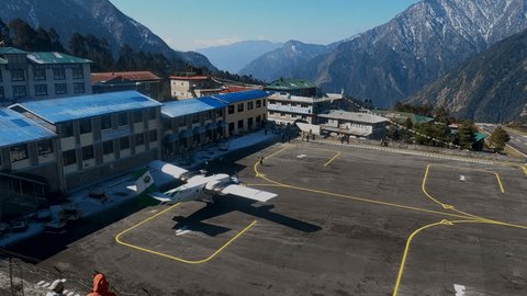 世界で最も危険な空港として評価されているテンジンヒラリー空港は、EBCへのトレッキングの出発点であるため人気があります。の写真素材・画像素材Image 155020288