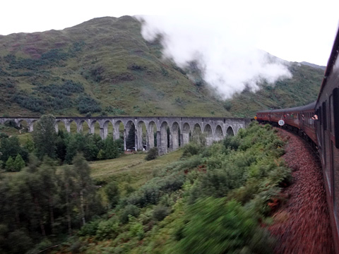 インヴァネスからのグレンフィナン高架橋、マライグ、ロッホネス湖一日旅行 - Hellotickets