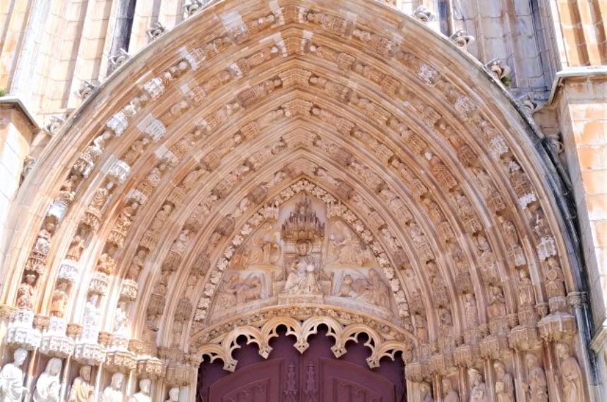 2025 アルコバサ修道院とバタリャ修道院： プライベートツアー、提供元：Silver