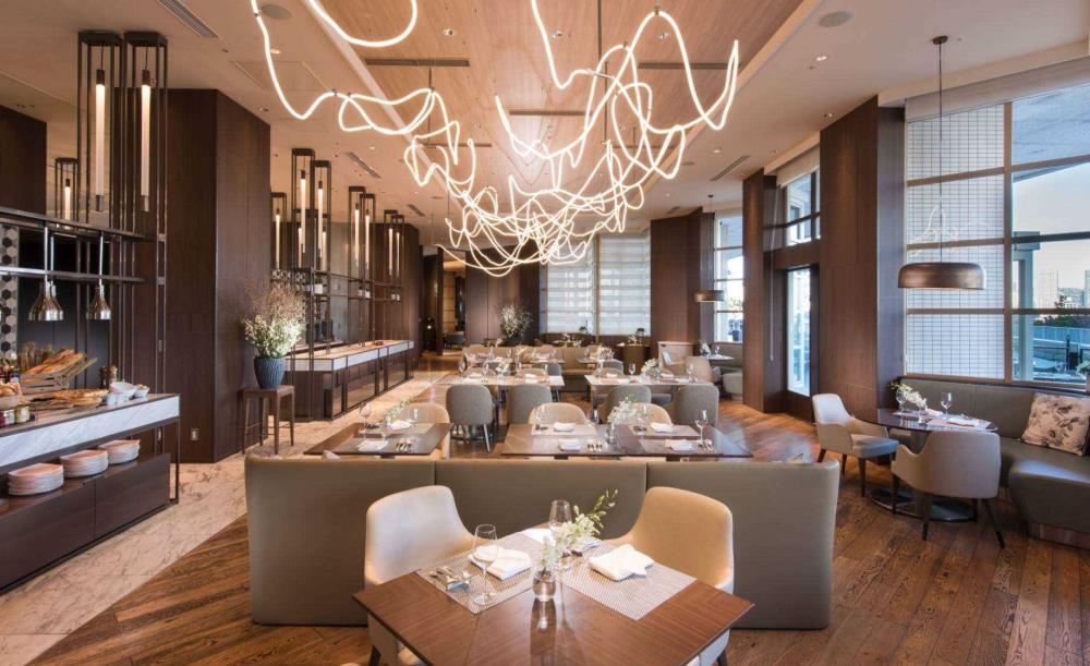 最上階からベイエリアを一望するライブレストラン 浦安ブライトンホテル 東京ベイ 新浦安アエルデ