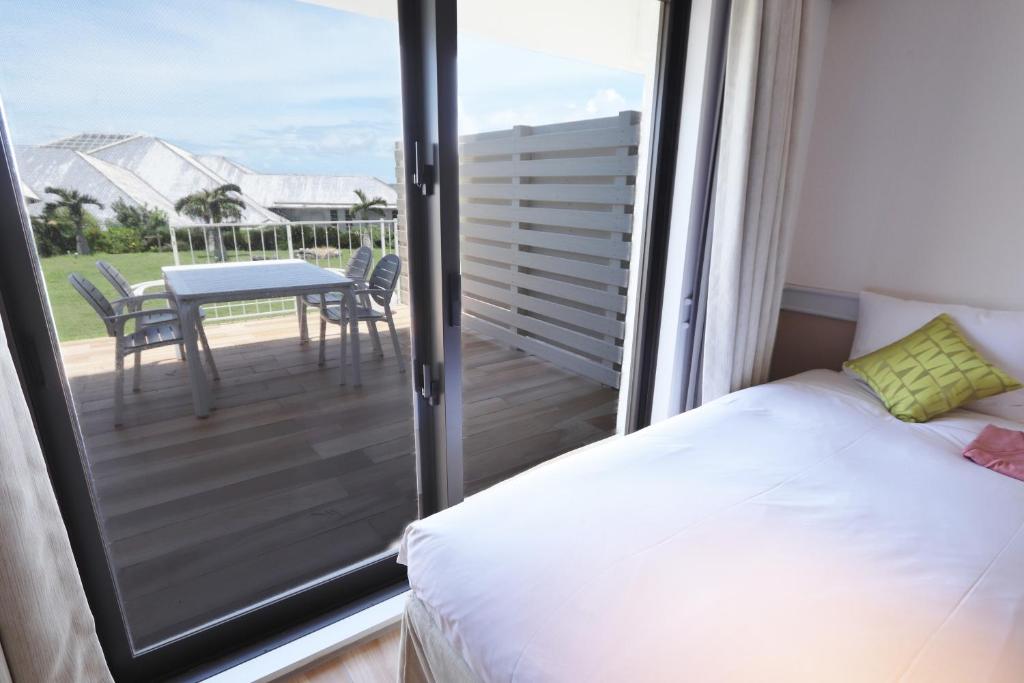 ロイヤルビューホテル美ら海 の空室状況を確認する -