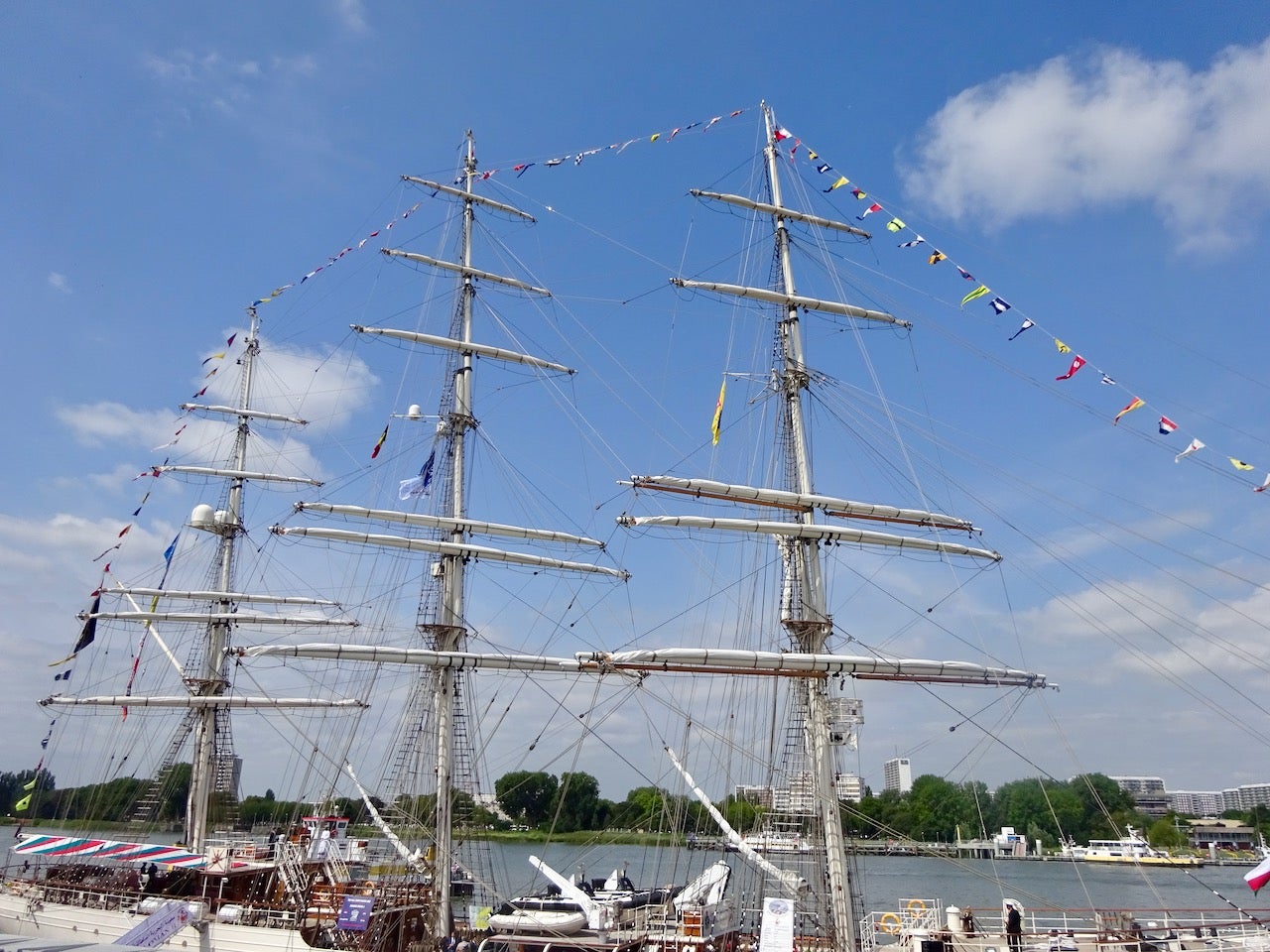 コンテナ不足・運賃高騰などの影響続く物流、日系輸送会社に聞く バングラデシュビジネス短信 ―ジェトロの海外ニュース