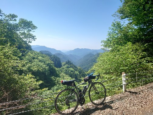 サイクルキャンピングトレーラーで、牧場に泊まる