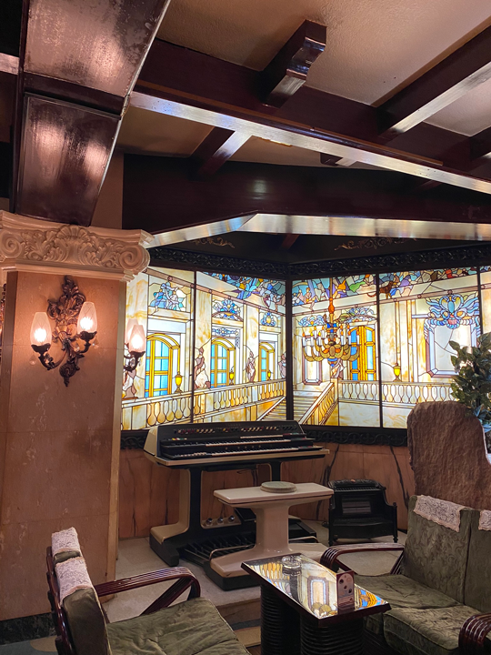 上野『古城』地下に広がるバロッグな世界感がたまらないレトロ純喫茶店でモーニングレトロ純喫茶を巡る旅