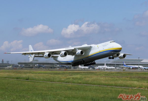 アントノフ２２５：６発エンジンの超大型輸送機 防衛省がチャーターしたことも毎日新聞