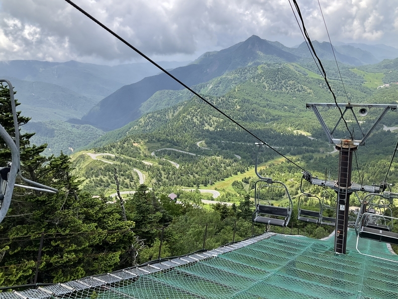 ２３０７満天ビューテラス 天空の涼風を感じる標高2307mの志賀高原・横手山山頂 盛夏の絶景へ