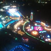 西武園ゆうえんち 夕日の街灯りイルミネーション懐かしく、優しく、そして温かいヒカリが商店街とゲストを包み込む、必見の秋冬限定イベント♪2024.4.7まで関東のお出かけ情報ならオソトイコ