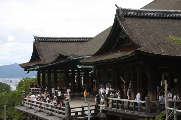 清水寺平地から山の展望