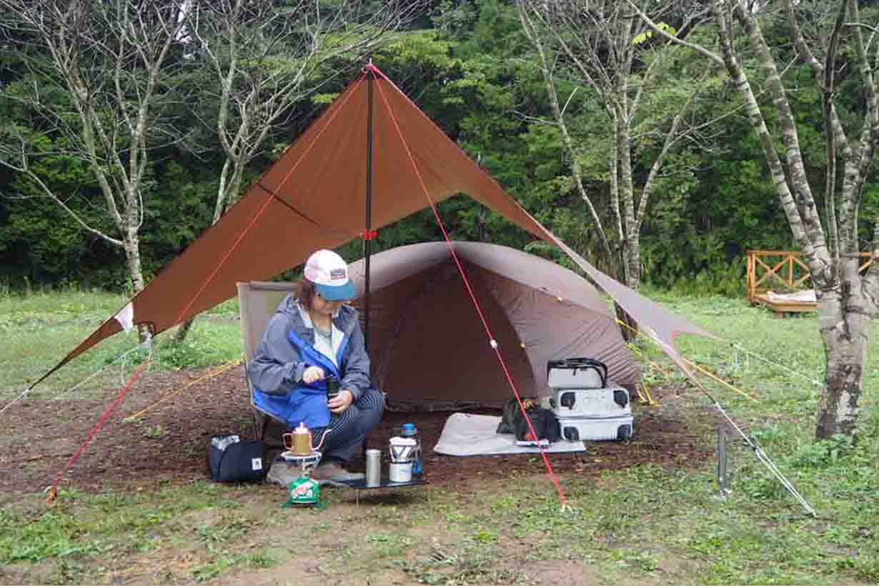 小川張りをタープ延長ベルトで簡単設営！ロープよりおすすめのセッティングテープ！ノマドキャンプ