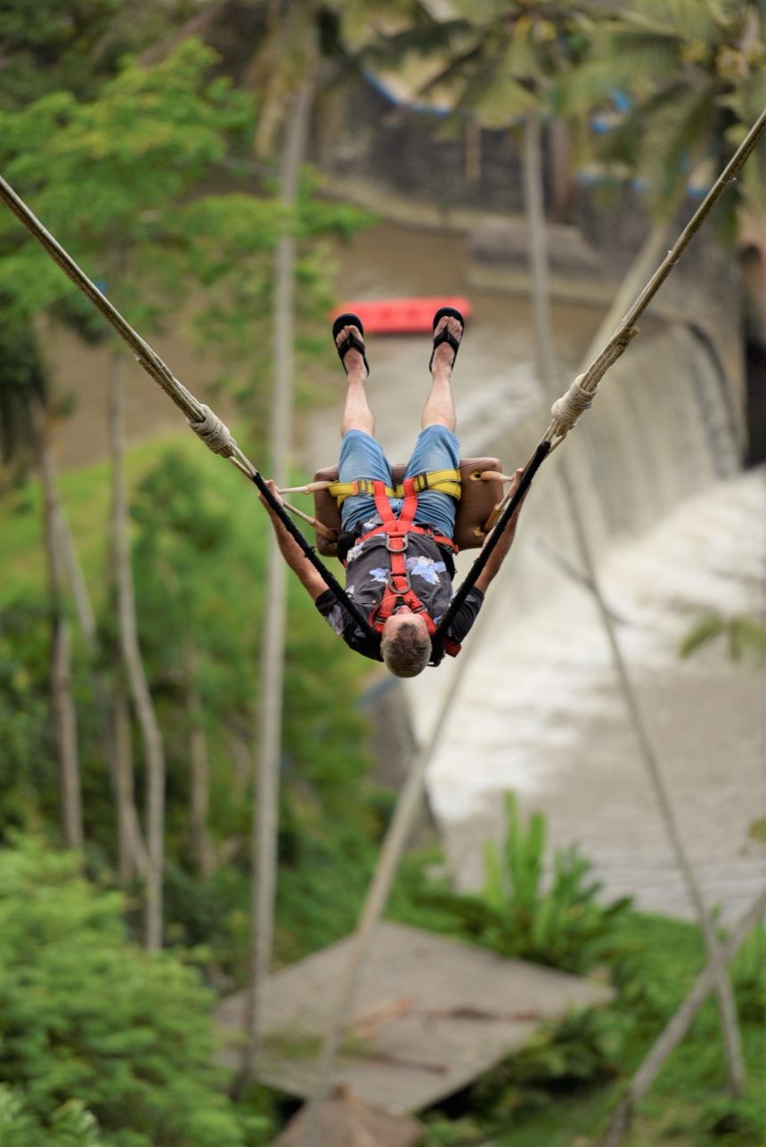 バリ島ウブド日帰りツアー ブランコとジップライン付き in