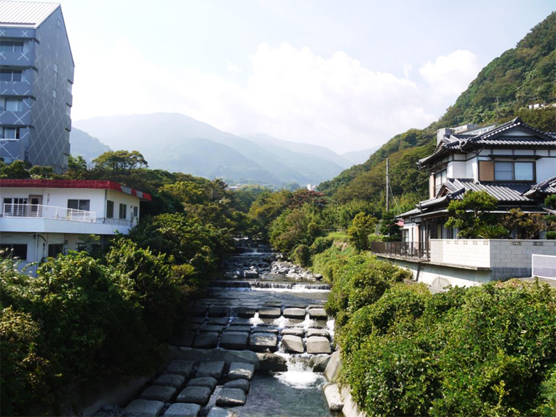 静岡 レトロな温泉街「伊東温泉」を満喫-小さな贅沢を楽しむ-おぼろ豆腐の旅日記