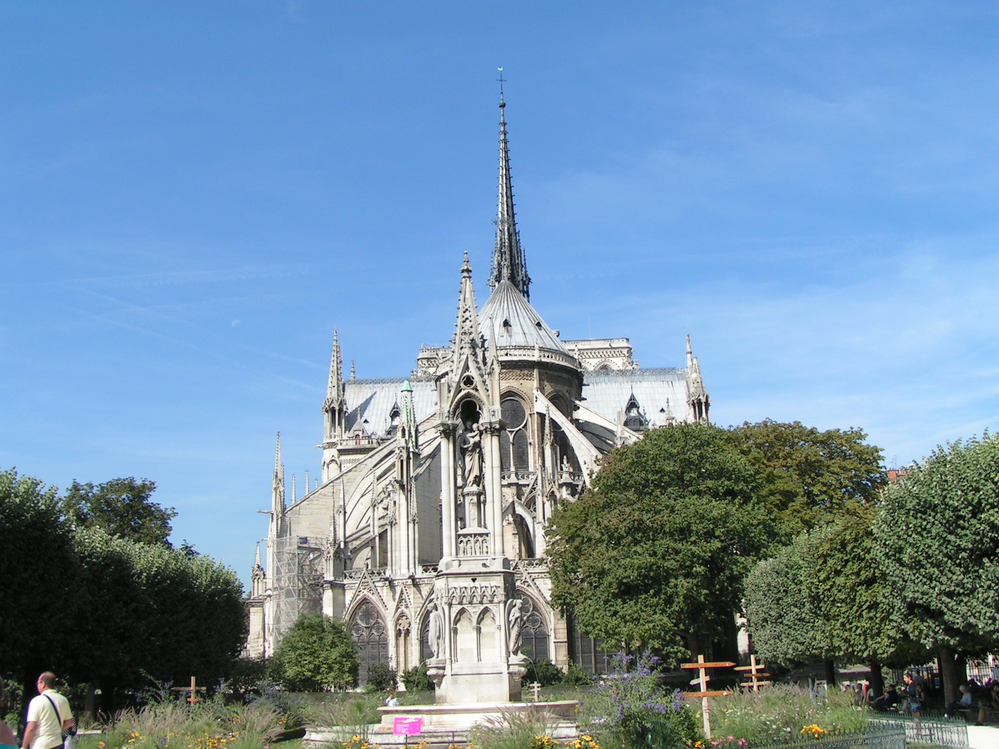 パリ 新しくなったノートルダム大聖堂に行こう、予約なしでも入場可地球の歩き方