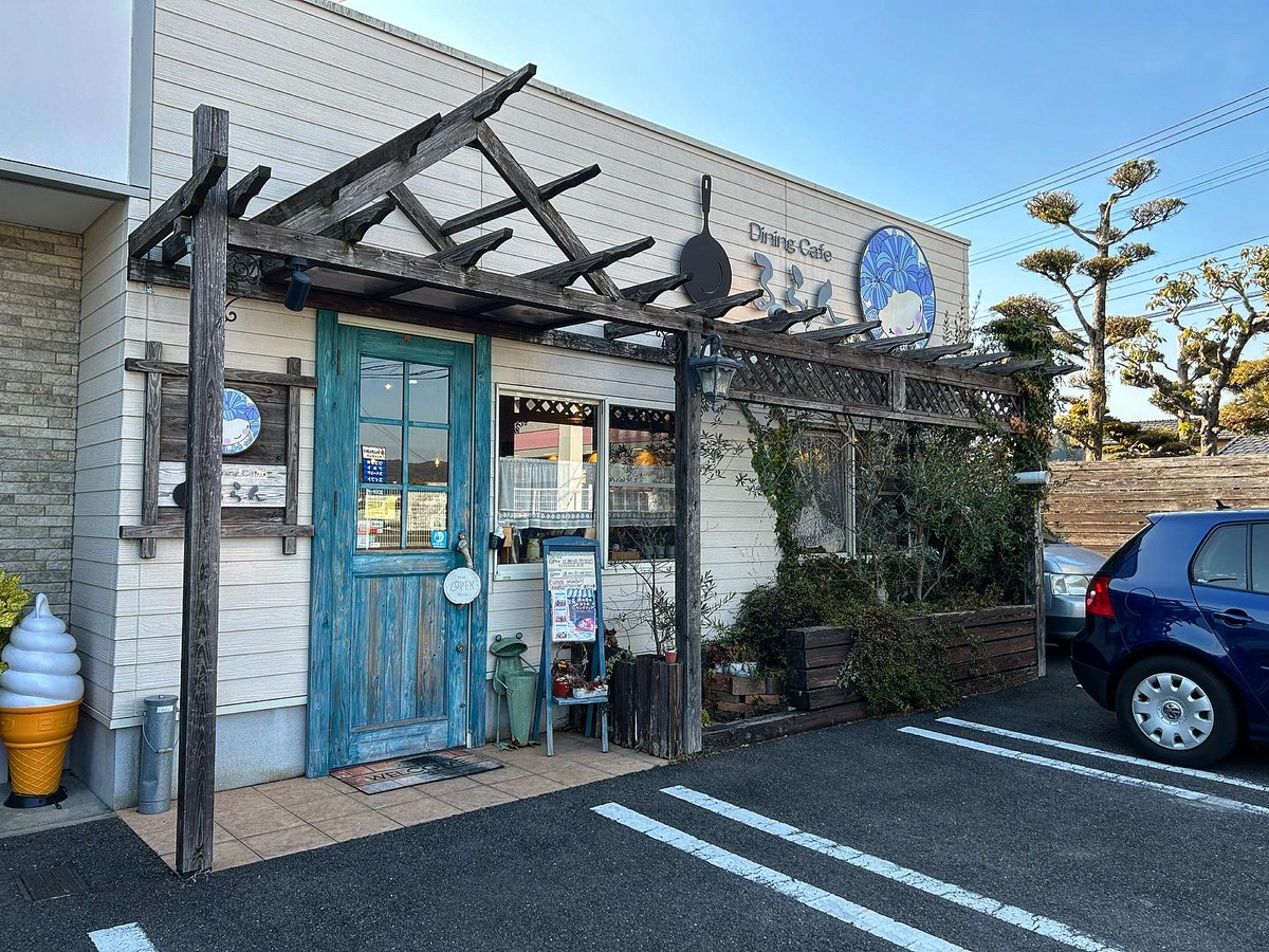 波佐見町 メインストリートから見えるお洒落な建物の店舗 Dining Cafe るらん佐世保市内の街情報を動画で紹介第百不動産