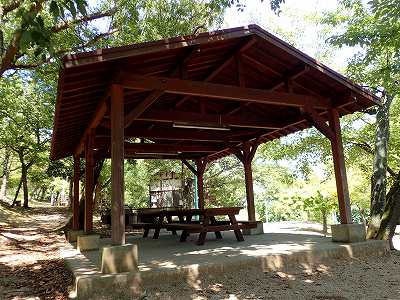 kouen_days_okayama ⇦他の投稿はコチラ峰山公園 はにわっ子広場今回は意外と近い！ 高松市の公園のご紹介です♪古代文明？をモチーフにした広い公園！ 駐車場から800mほど歩きますが、