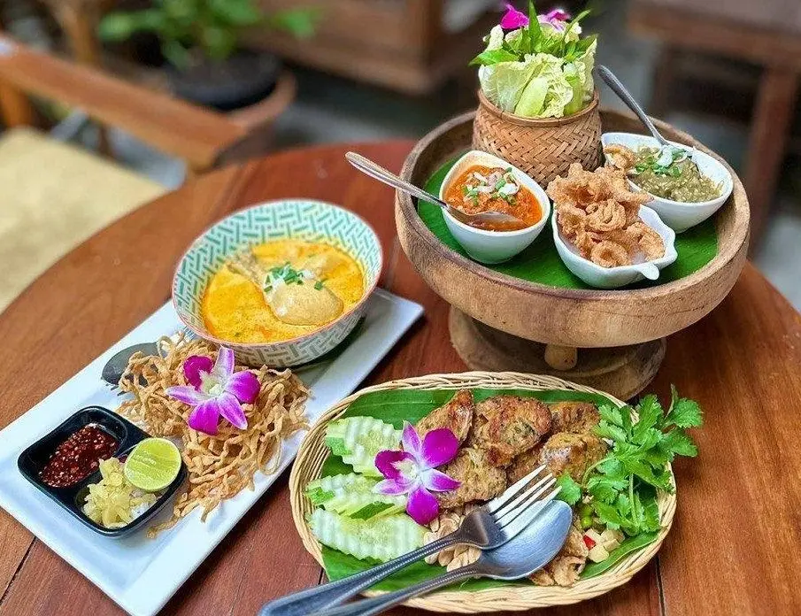 バンコク、カオサン通りの夜屋台で旨いローカルフードを食べつつぶらつく タイ旅行記 1 Khaosan