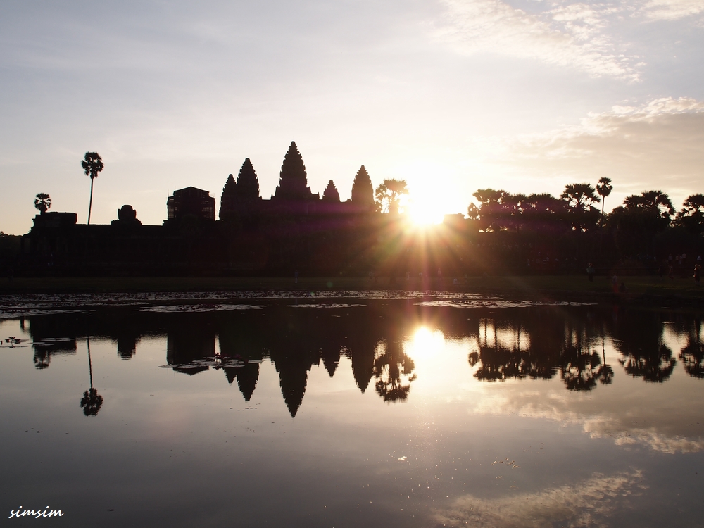 春分の日に世界遺産の旅—アンコールワットの魅力プレアヴィヒアガイド カンボジアガイド