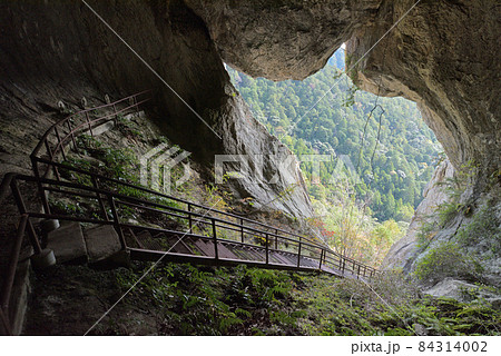 夏は涼しい洞窟探検！ 東海地方おすすめ9洞ニッポン旅マガジン