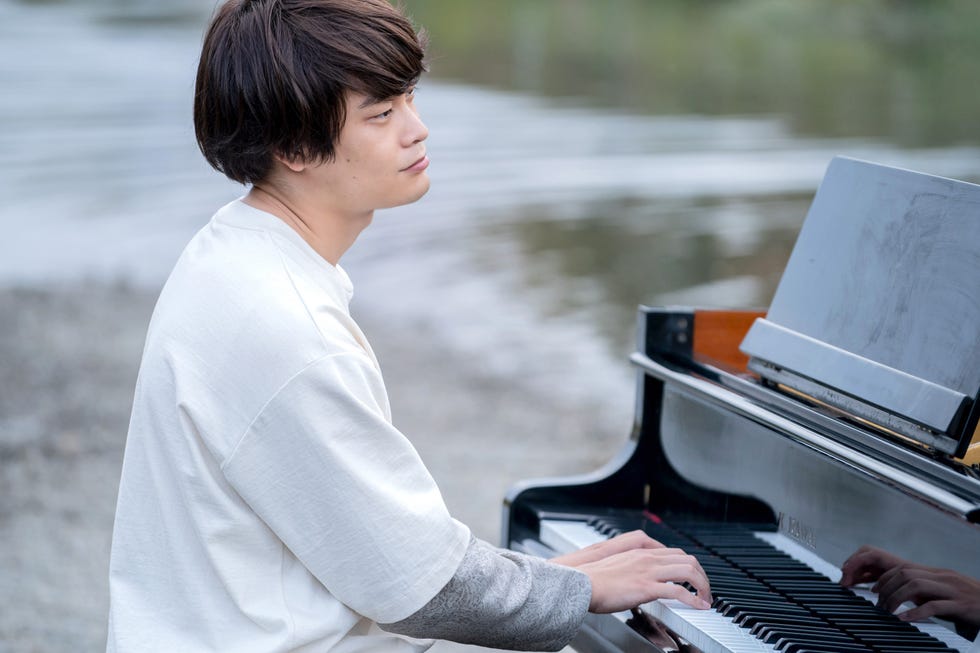俳優・井之脇 海さんがこの夏に履きやいのはエアを搭載した“雪駄スニーカー”！「日常的に和の要素を取り入れたい」 メンズノンノウェブMEN'SNON-NO