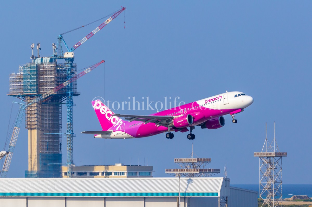 飛行機を待つ間は那覇空港の見学者デッキへ行こう！ – さこまよの旅ブログ