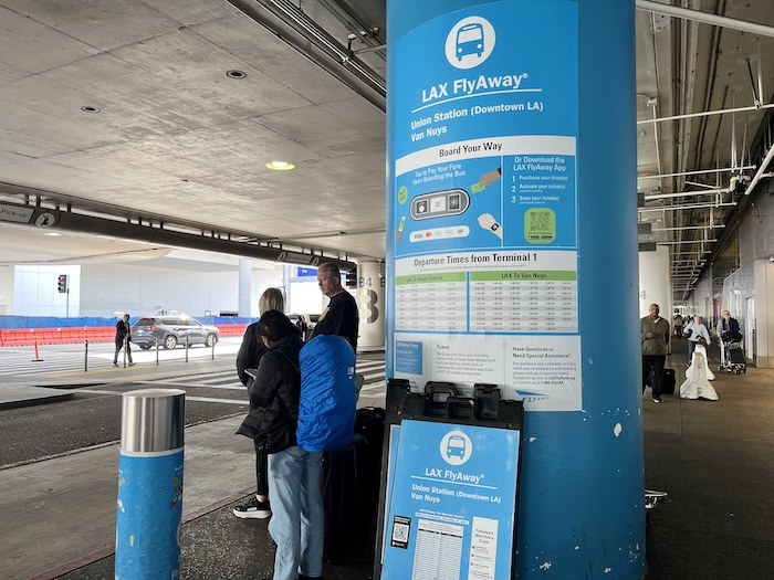 ロサンゼルス空港からフライアウェイ 大型バス でダウンタウンに行く方法フル旅
