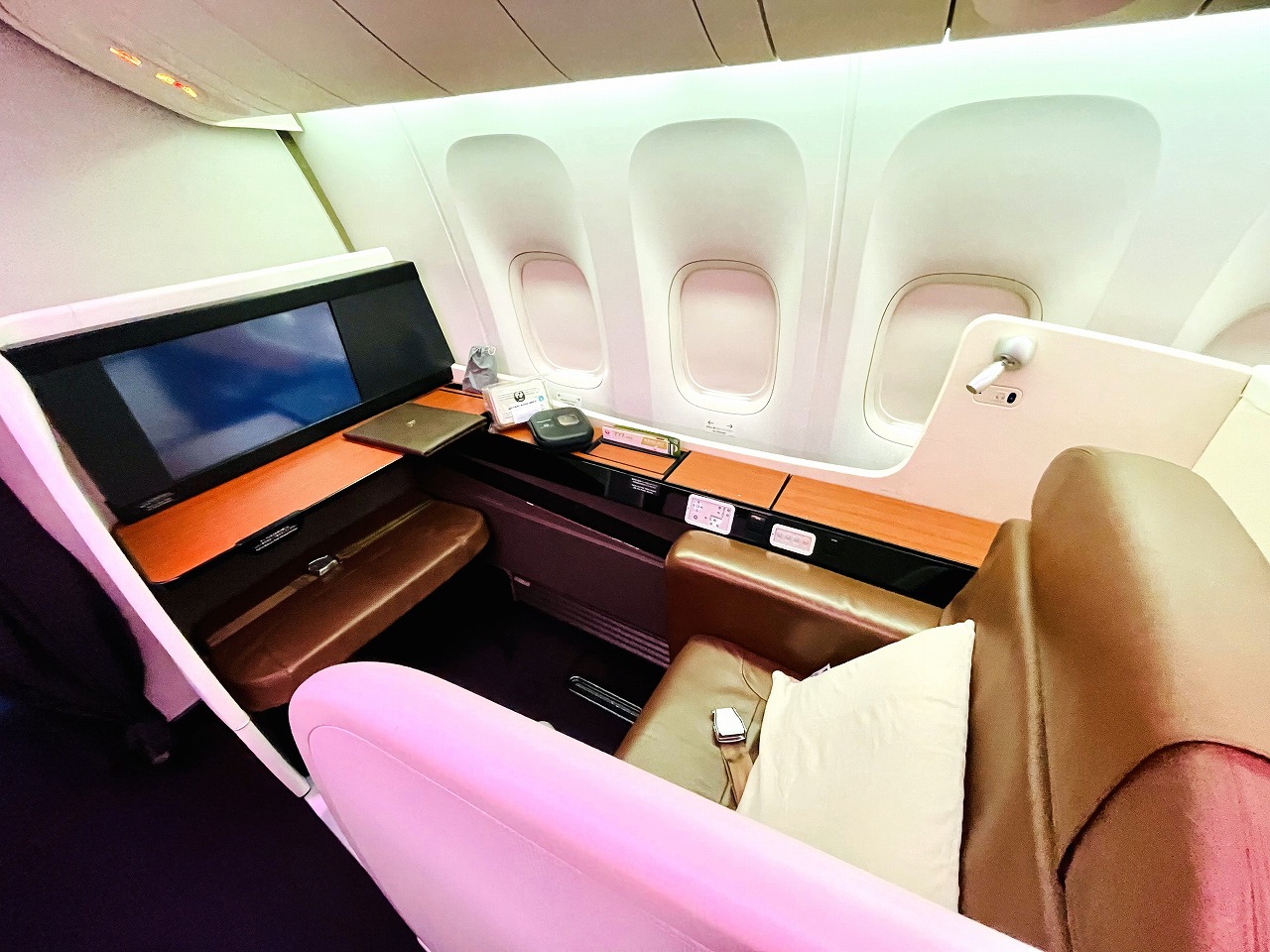 ファーストクラスでは個室型シートを導入 JAL国際線就航から70年、進化を遂げた新型機「A350-1000」マネーポストWEB