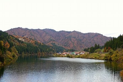 川霧に浮かぶ幻想的な大志集落 - 金山町、奥会津ビューポイントかねやまふれあい広場の写真 - トリップアドバイザ