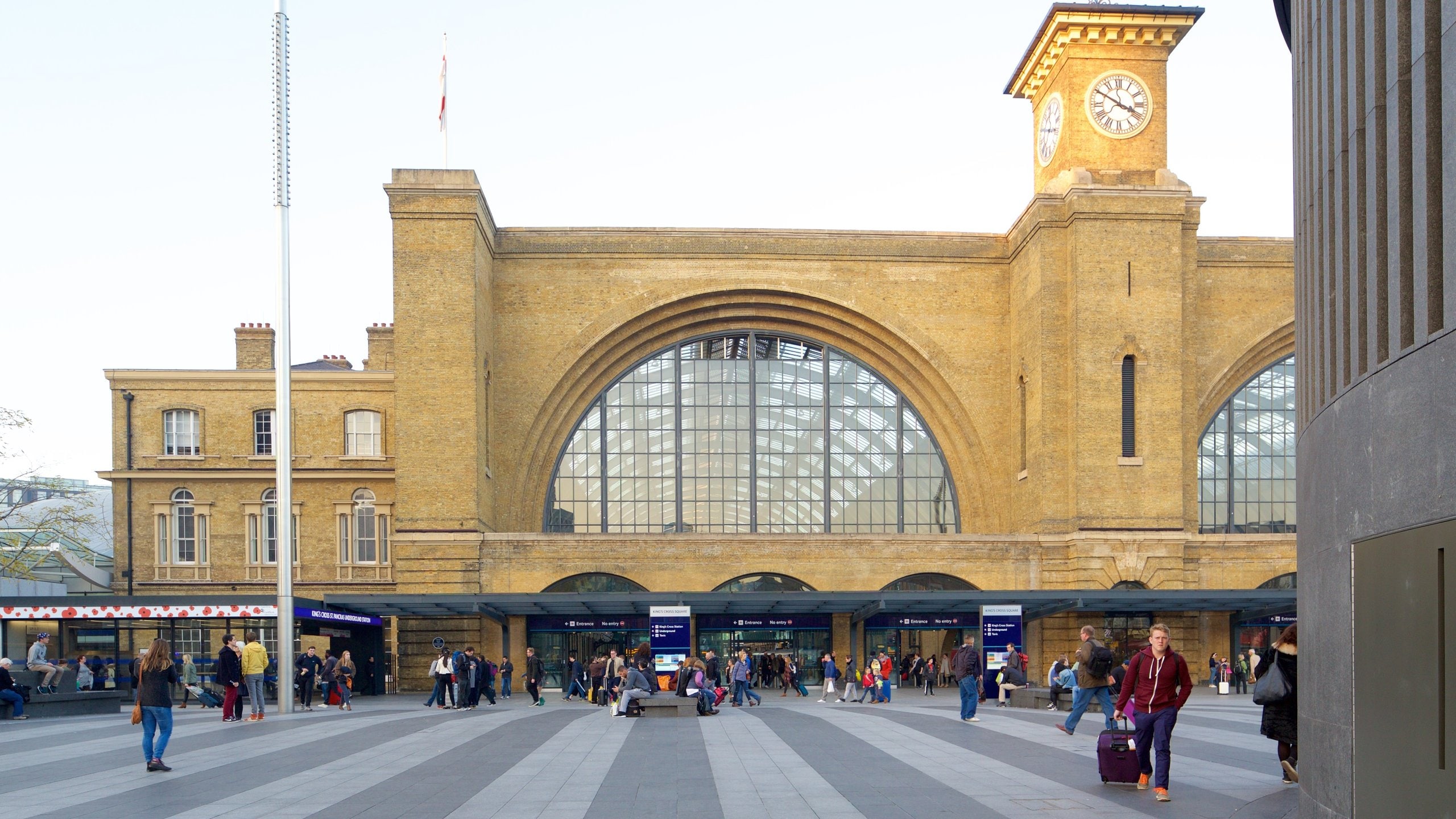再開発で観光スポットに大変身！キングズ・クロス駅を征くKing's Cross station- Onlineジャーニ