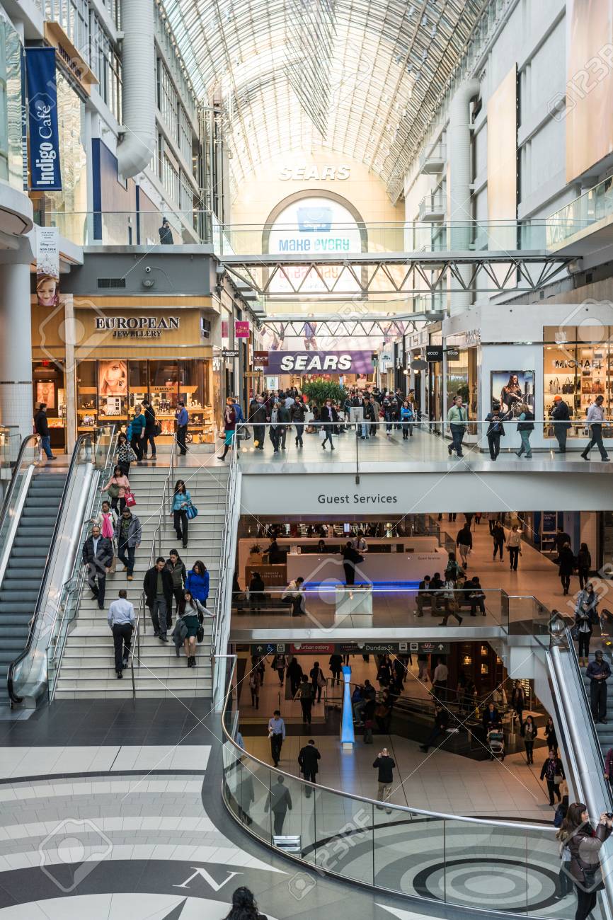 トロントで買い物 イートンセンターとフードコート気が付けばCanadian