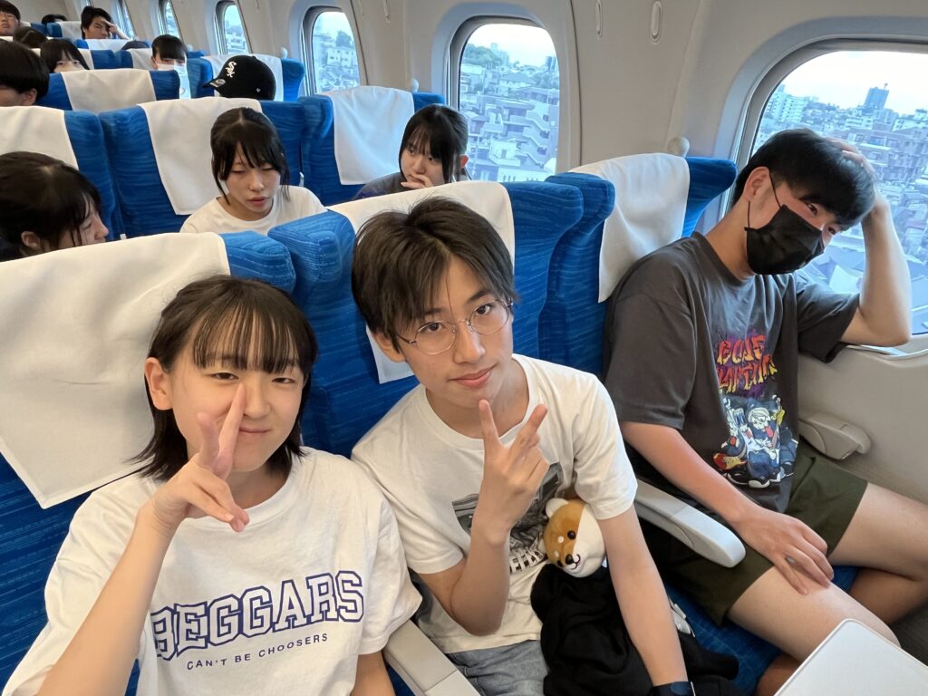 小学校からの女友達と草津温泉旅行♨️ 毎年１回旅行計画、実行していきましょう！ 湯畑のライトアップも、湯もみショーも凄く素敵でしたっ温泉でめちゃめちゃ疲れも取れて、最高でした😚 また行きたーいなっ！草津温泉草津温泉草津旅行草津温泉旅行湯畑湯