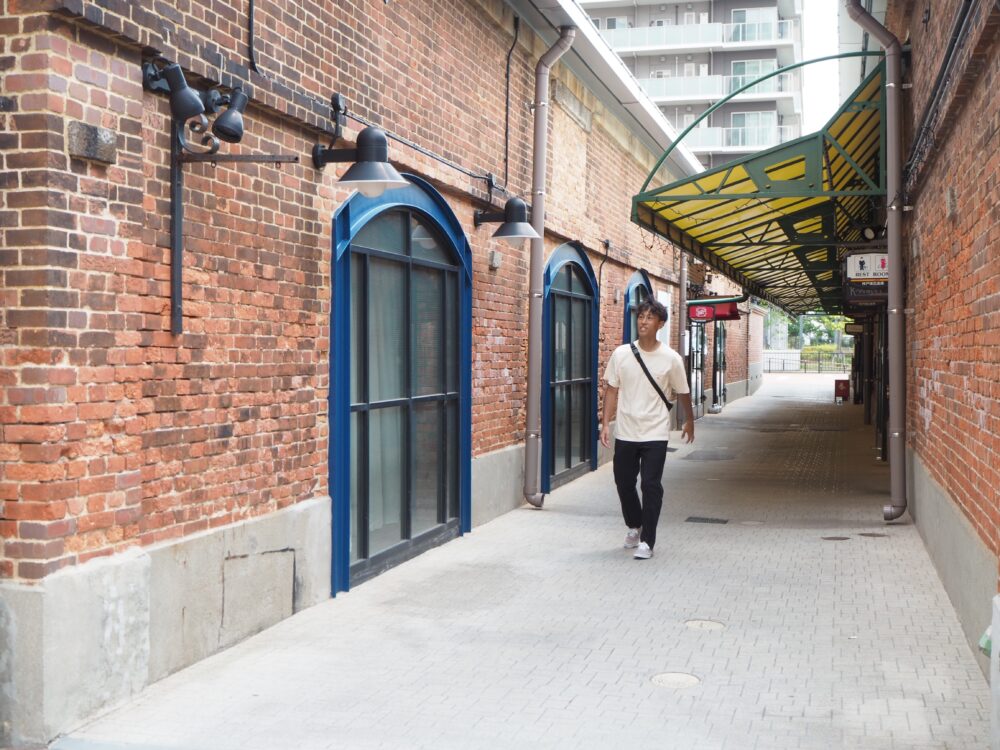 300円で袋いっぱい持ち帰り！ 神戸煉瓦倉庫で30種類以上の『パン食べ放題』を堪能してきた ～ハーバーランド～神戸ジャーナル