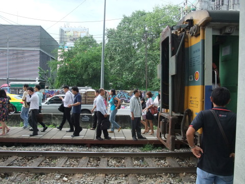 バンコク ～ フアマーク : 客車列車でバンコク小旅行・その2
