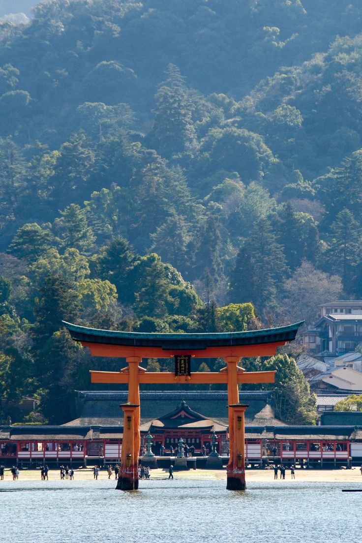 なぜ「厳島神社」は世界遺産？その理由を3行で分かりやすく解説！カメラと巡る日本の遺産