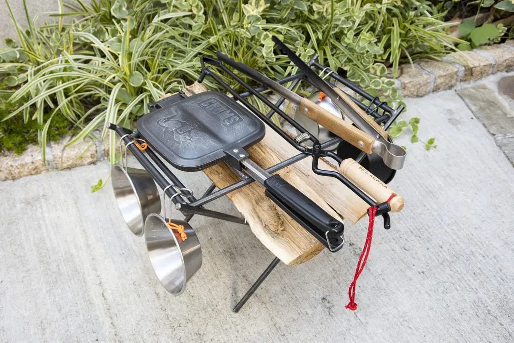 camp873のアイアンラックに一目惚れ！収納&組立の簡単さが魅力キャンプ・アウトドアのTAKIBI タキビ